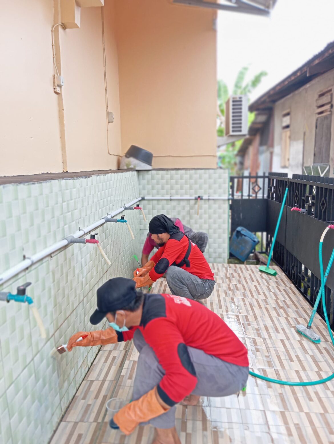 TIRANA Yayasan Banua Amal Indonesia Lakukan Program Kebersihan Tempat Wudhu dan Toilet Masjid Seri II