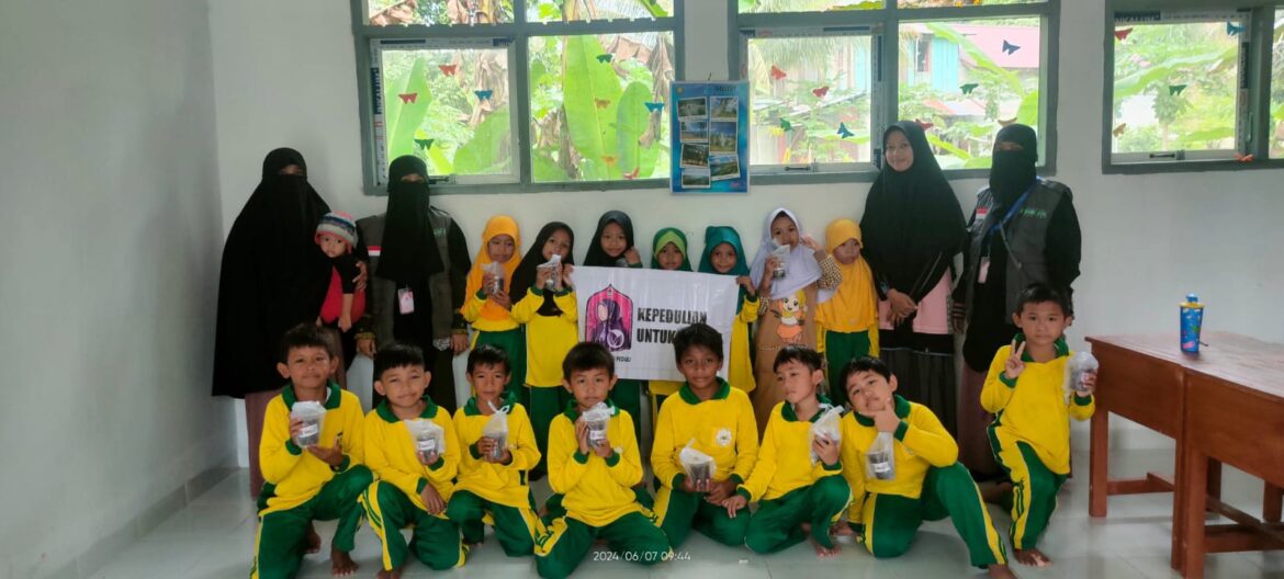 Aksi Muslimah Peduli Gelar Program Tebar Gizi di TK Aisyah 5 dan SDIT Mutiara Ilmu