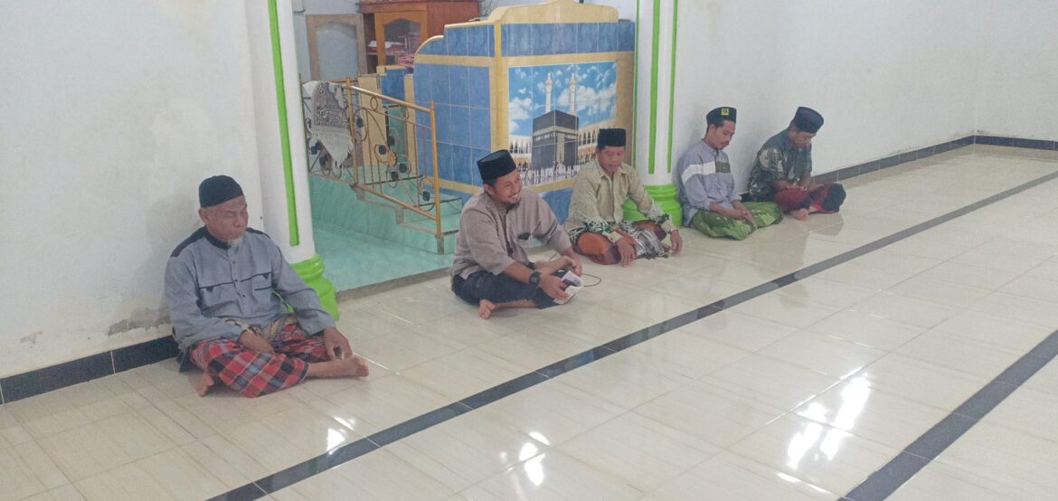 Antusias Muslimah Dusun Tanambi Tinggi dalam Kajian Muslimah Desa Binaan yang Diisi oleh Ustadz Thoyib Fauzi