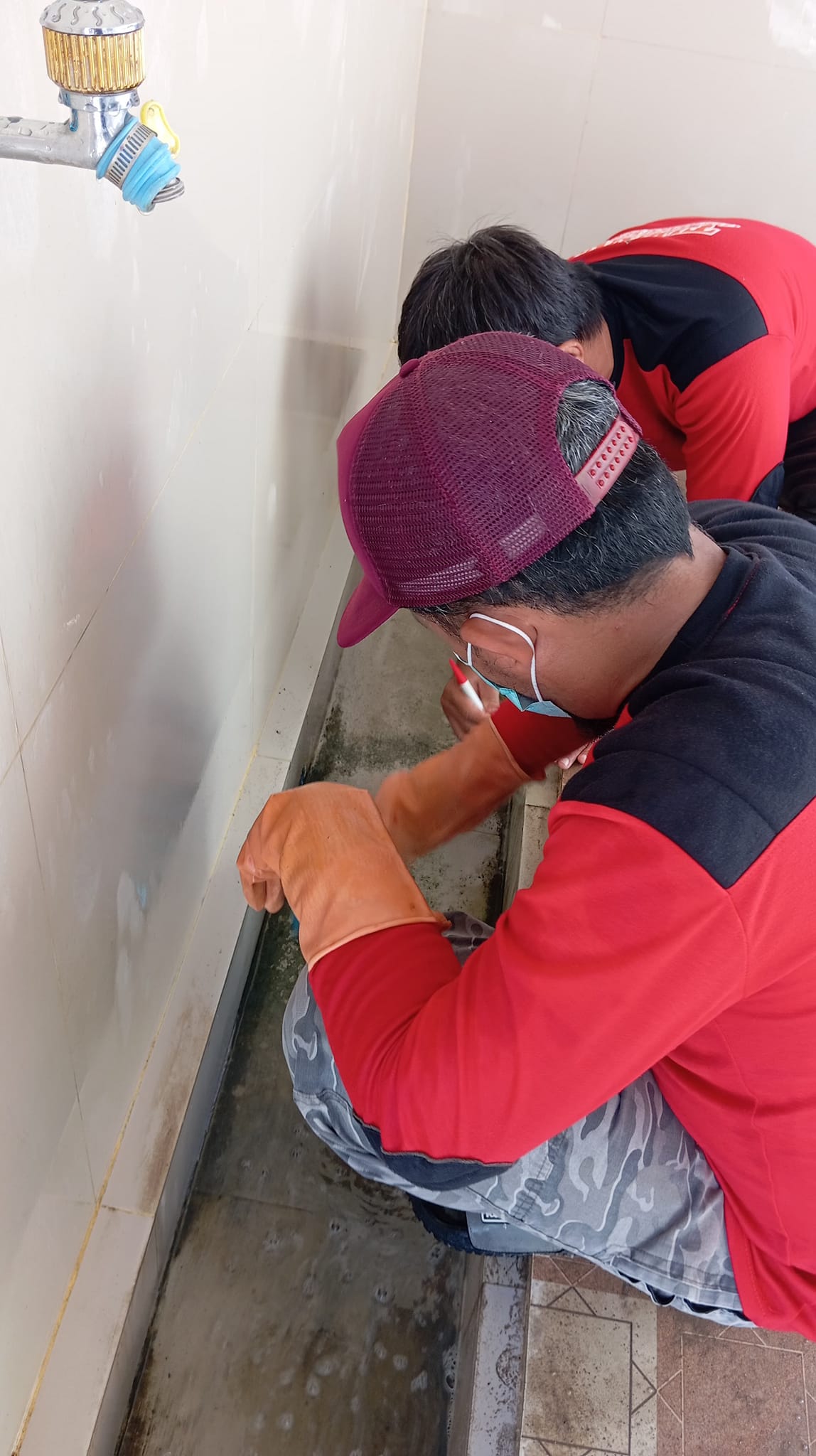 TIRANA Yayasan Banua Amal Indonesia kembali Melaksanakan Program Kebersihan Tempat Wudhu dan Toilet Masjid