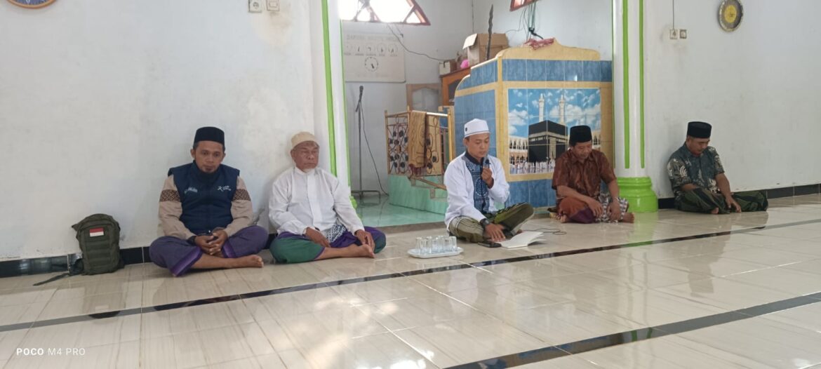 Ustad Imron menjadi pemateri Kajian Dakwah Dusun Terpencil Tanambi