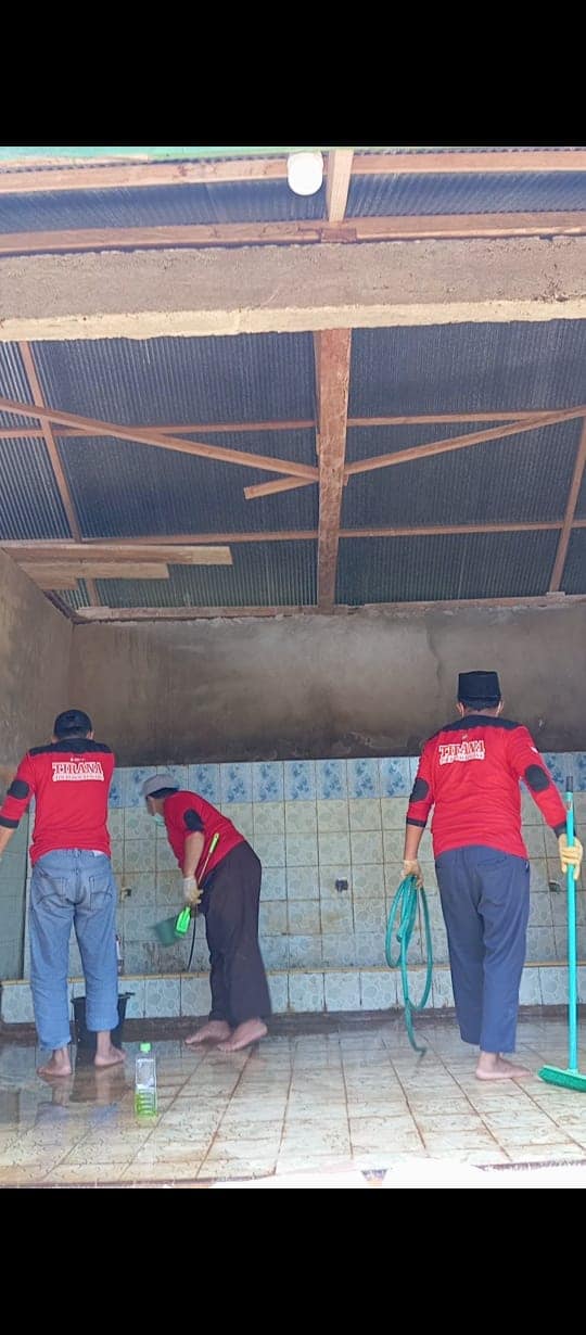 Tim Tirana Yayasan Banua Amal Indonesia Sosialisasikan Program Bersih Toilet dan Tempat Wudhu di Masjid Jabal Rahmah Dusun Tanambi