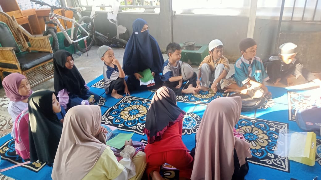 Semangat Para Santri TPQ Bahasa Arab Banua Amal Dalam Menghafal Mufrodat