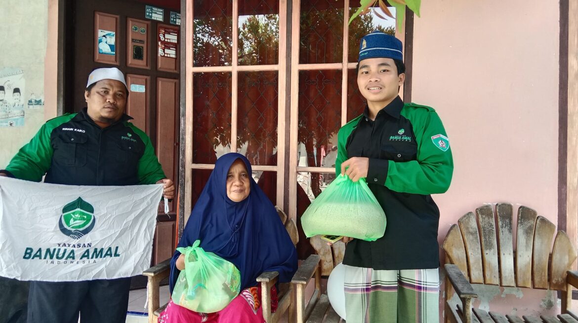 KEPEDULIAN PADA GRU NGAJI, DPD YAYASAN BANUA AMAL KAB. TOUNA SANTUNAN GURU NGAJI BERUPA SEMBAKO DI KEL. BAILO